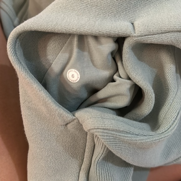 Lululemon Scuba - Picture 3 of 4